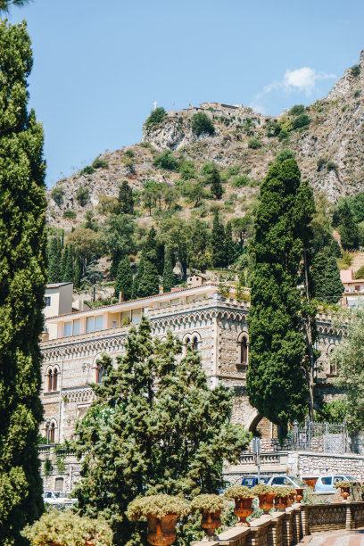 公园Giardini della villa comunale在陶尔米纳，西西里岛，意大利库存照片图片下载