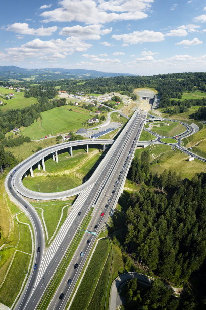 新的S7高速公路连接克拉科夫和扎科帕内，波兰图片下载