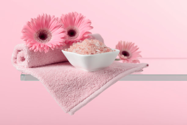 粉红盐水疗成分。图片下载