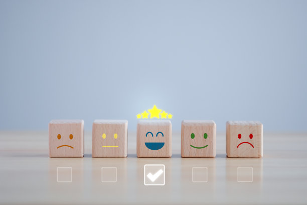 反馈评价和积极的服务评价。顾客体验，心理健康评估，世界心理健康日，积极思考，情绪，满意度调查。选择笑脸5星。图片下载