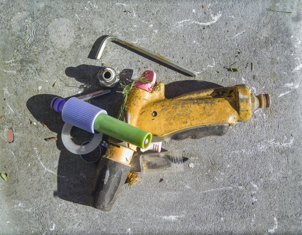 洒水器需要修理图片下载