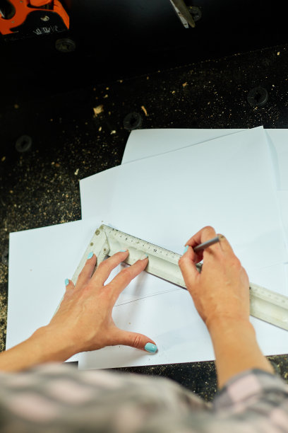 女室内设计师绘图，女建筑师绘图图片下载