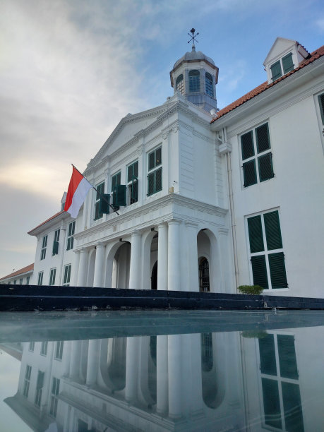 殖民时期的历史建筑，市政厅办公室。照片中文字的意思是州长办公室图片下载