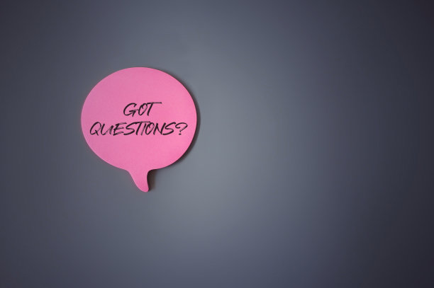 顶部视图图像的语音气泡与文本有问题吗?灰暗的背景。图片下载