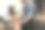 特写的男咖啡师工作在自助餐厅和从客户点菜图片下载
