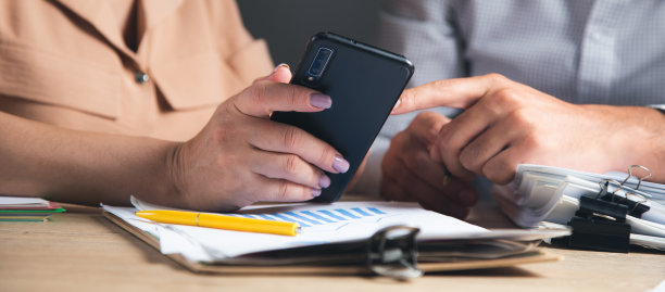 业务流程照片。手机与团队图片下载