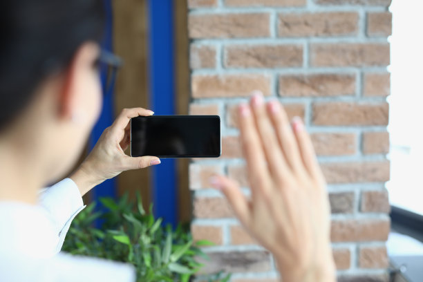 个人视频会议或电话通信使用智能数字手机空白屏幕图片下载