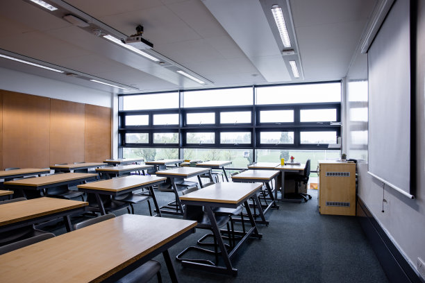 空荡的中学教室图片下载