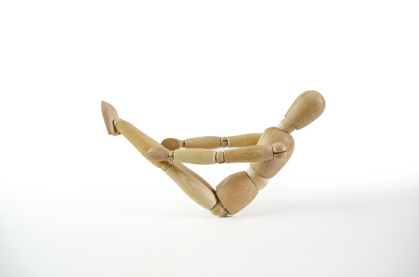 瑜伽小雕像上的白色背景图片下载