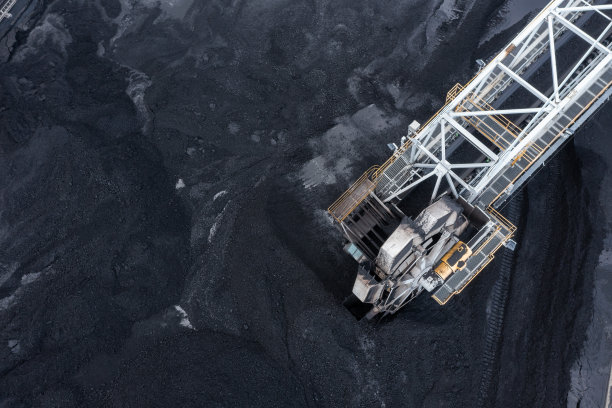 煤码头及在其中作业的工艺。图片下载