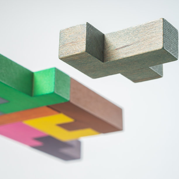 木块抽象建筑。逻辑思维的概念。图片下载