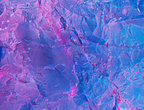 石头的背景。岩石全息术。幻想壁纸抽象。抽象的紫色背景。全息霓虹灯的颜色。大理石纹理模式。岩石纹理。天空宇宙星系。图片下载