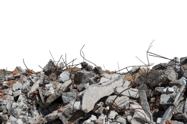 灰色混凝土残骸的建筑，突出的配件在阳光下，孤立在白色背景。毁灭的概念。背景。图片下载