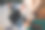 特写女性自由职业者工作笔记本电脑和做笔记，而同事使用电话坐在舒适的野营帐篷在夏天的晚上图片下载