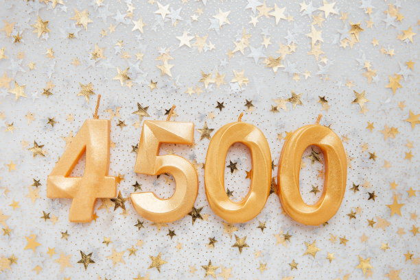 4500 4500名粉丝卡。社交网络，博客的模板。图片下载