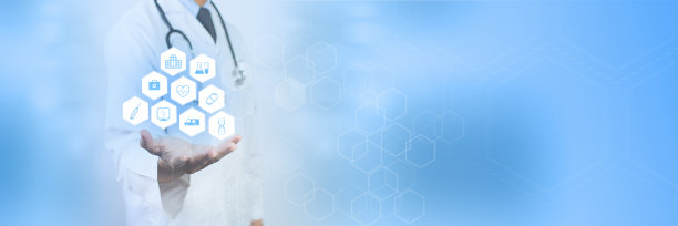 医生显示医学图标。医疗技术图标虚拟屏幕。卫生保健和医疗技术服务理念。图片下载