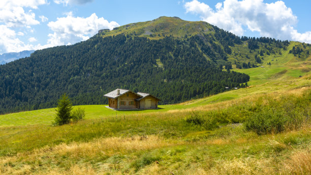 意大利东北部的山脉图片下载