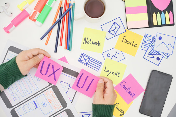 UX UI设计师工作空间的创意俯视图照片。用户体验的概念。图片下载