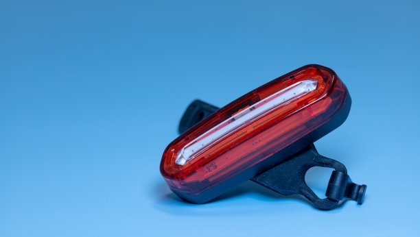 红色自行车后灯图片下载