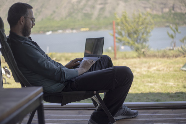 在大自然的工作天图片下载