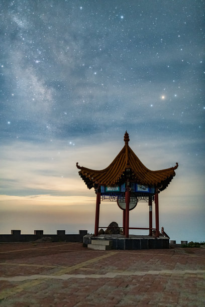 银河下的中国特色亭子图片下载