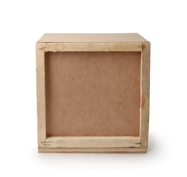 白色的木箱隔离。图片下载