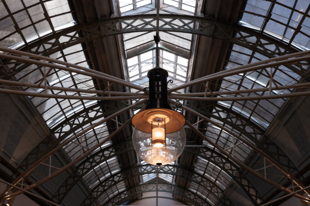 电灯和屋顶图片下载