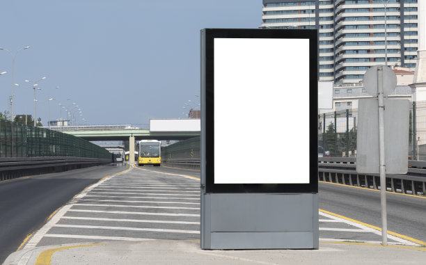 路边空白的广告牌图片下载