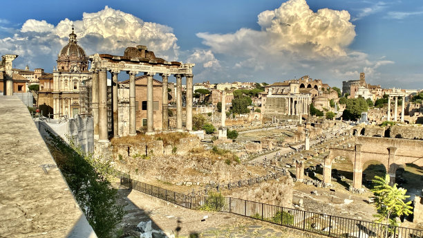 意大利罗马罗马广场遗址的超广角视图。图片下载