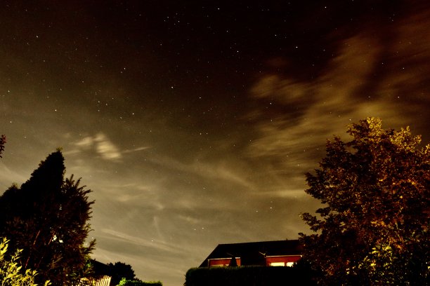 星空中有云朵的长期图片图片下载