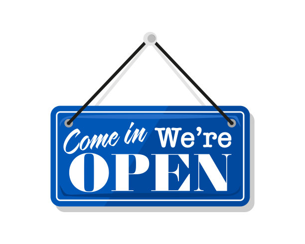 进来，我们开门了。挂着复古的门牌。载体在白色上被隔离图片下载