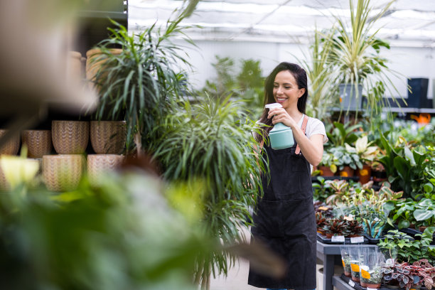 花店的花匠，照料植物图片下载