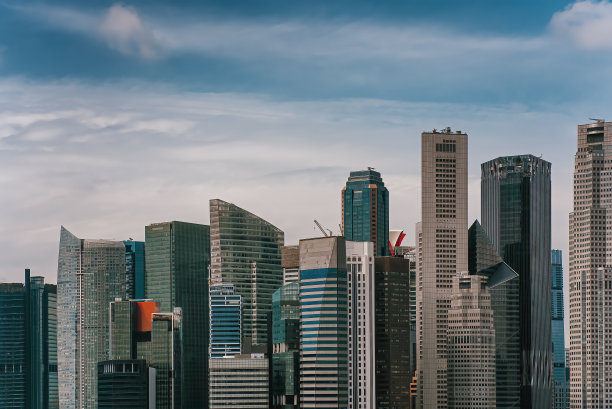 新加坡金融区的城市景观与蓝天图片下载