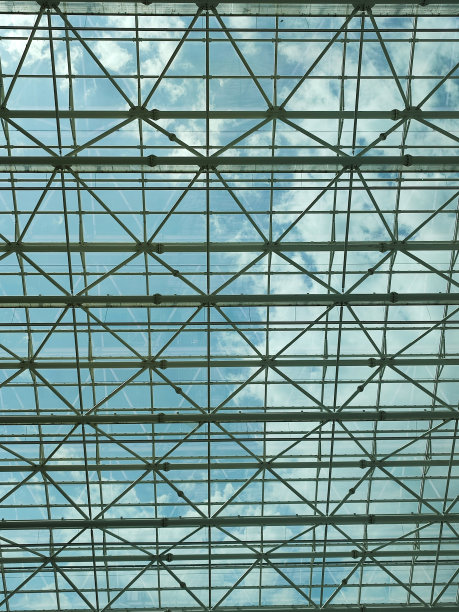土耳其安卡拉现代建筑屋顶上的玻璃和钢框架图片下载