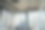 当代男性办公人员在家具齐全的工作场所图片下载