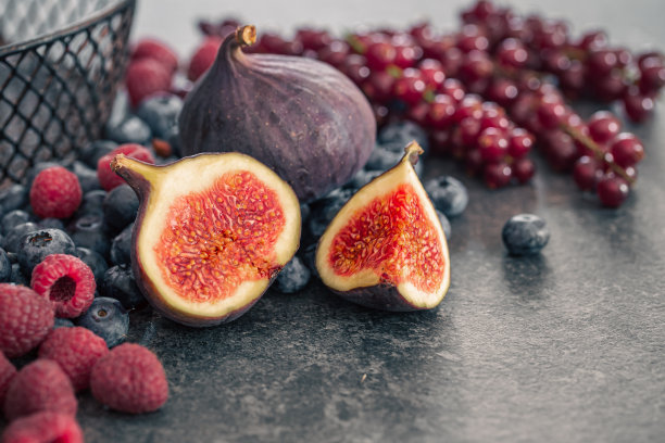 特写，无花果在浆果之间的切口。图片下载