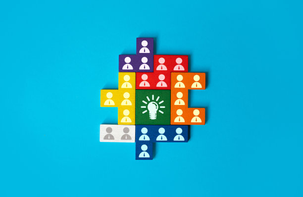 聚集一个想法。实现业务目标。教育和启迪。团队头脑风暴。创新。新的范例。创业公司。获得技术和贷款，帮助企业家。图片下载