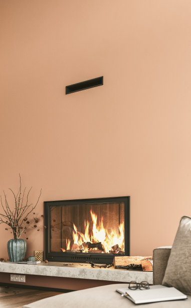 一间现代化的客厅，前景侧有壁炉图片下载