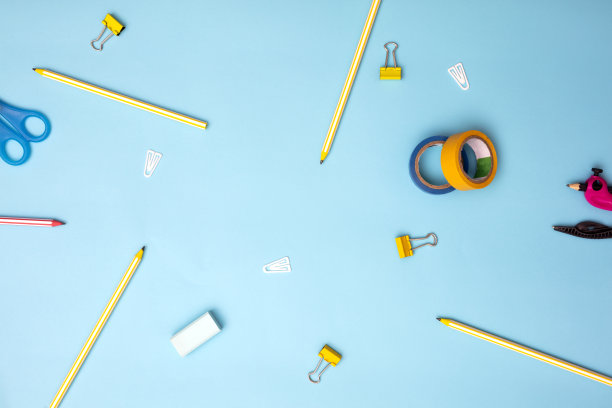 蓝色背景的学校用品图片下载