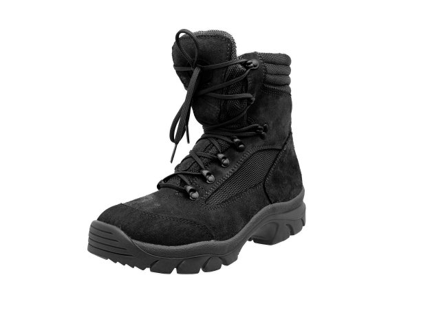 现代军靴。新的沙漠米色鞋子。在白色背景上隔离。图片下载