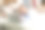 阁楼内部金发女人的特写肖像图片下载