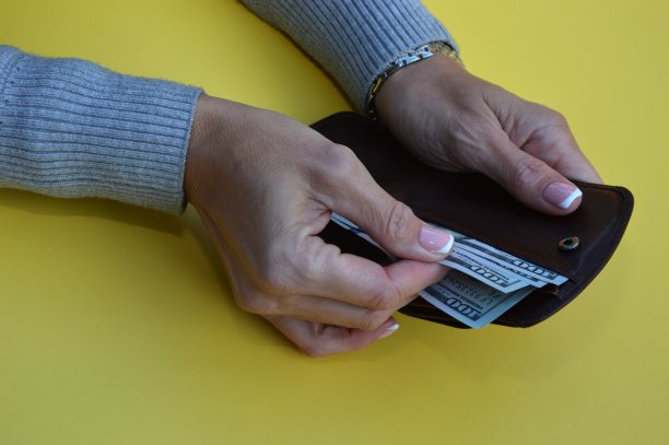 钞票的钱包图片下载