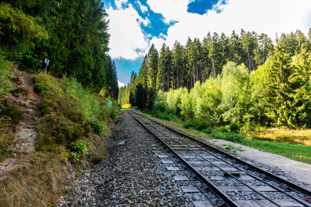 Explore the beautiful Oberweßbacher Bergbahn in Schwarzatar图片下载