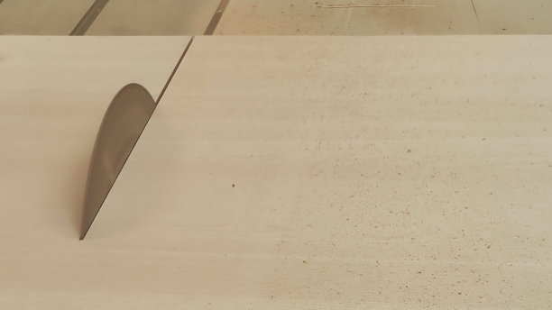 木工店里的圆锯片，用来切割木板图片下载