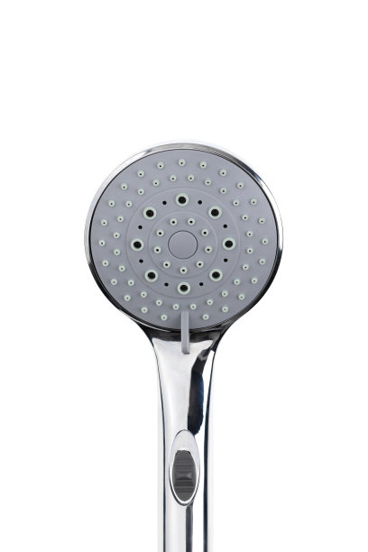 淋浴头孤立在白色背景。银色淋浴头特写。图片下载