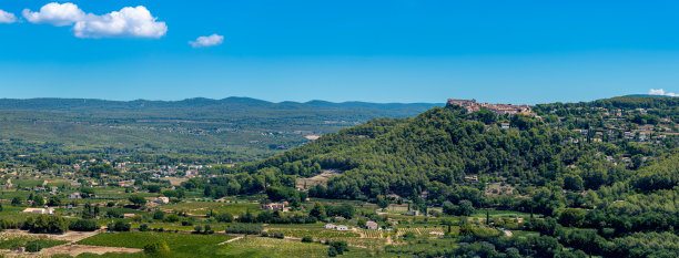 法国卡斯特莱村的远处全景图片下载