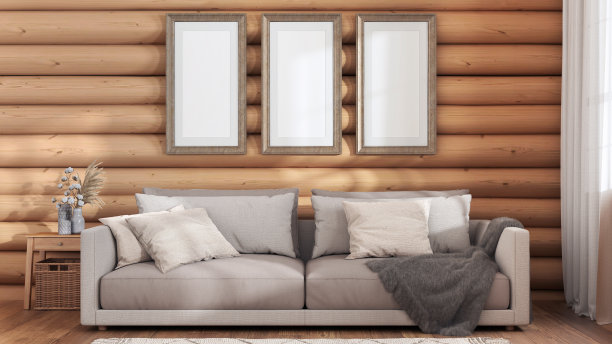 原木小屋客厅白色和米色调，正面。框架模型，织物沙发和枕头。农舍室内设计图片下载