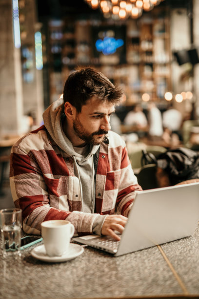 在研究笔记本电脑图片下载
