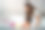 妈妈在浴室的浴缸里给可爱的小儿子洗澡。图片下载