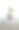 小女孩在海边跳得很高，表现出喜悦和热情图片下载